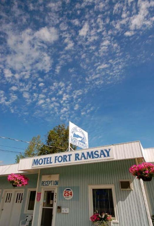 Motel & Camping Fort Ramsay Gaspé Exterior photo