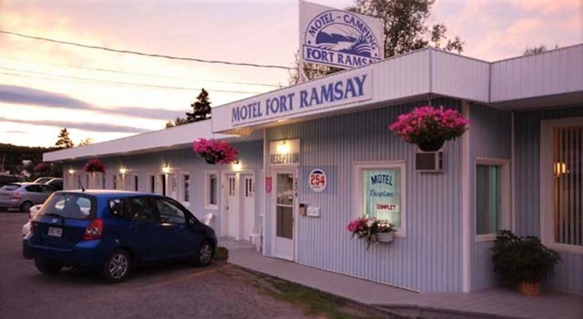 Motel & Camping Fort Ramsay Gaspé Exterior photo